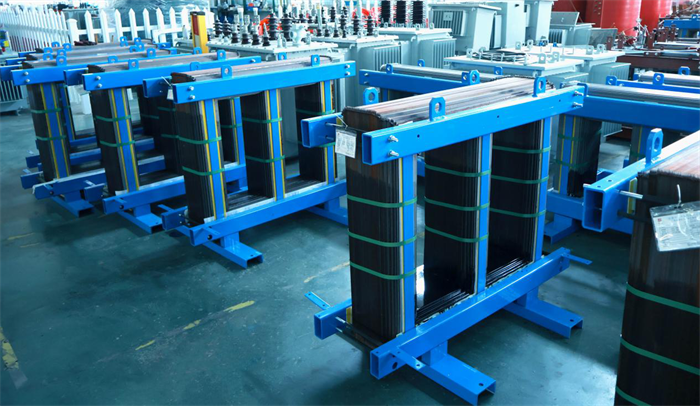 Üç fazalı yağla batırılmış transformator: Elektrik sistemindəki əsas avadanlıqlar