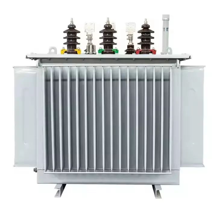 Çöldə üçfaz yağı batırılmış elektrik transformatoru